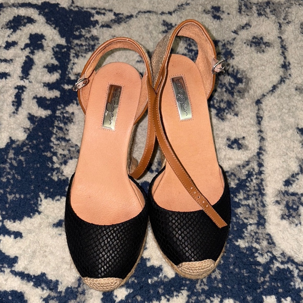 Elegant Black and Tan Women's Shoes